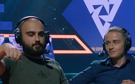 NigmaGalaxy's tweet photo. Find yourself someone who looks at you the way @OG_BDN0tail looks at @NigmaKuroKy💙🌻💜 https://t.co/kUosEqiTUZ