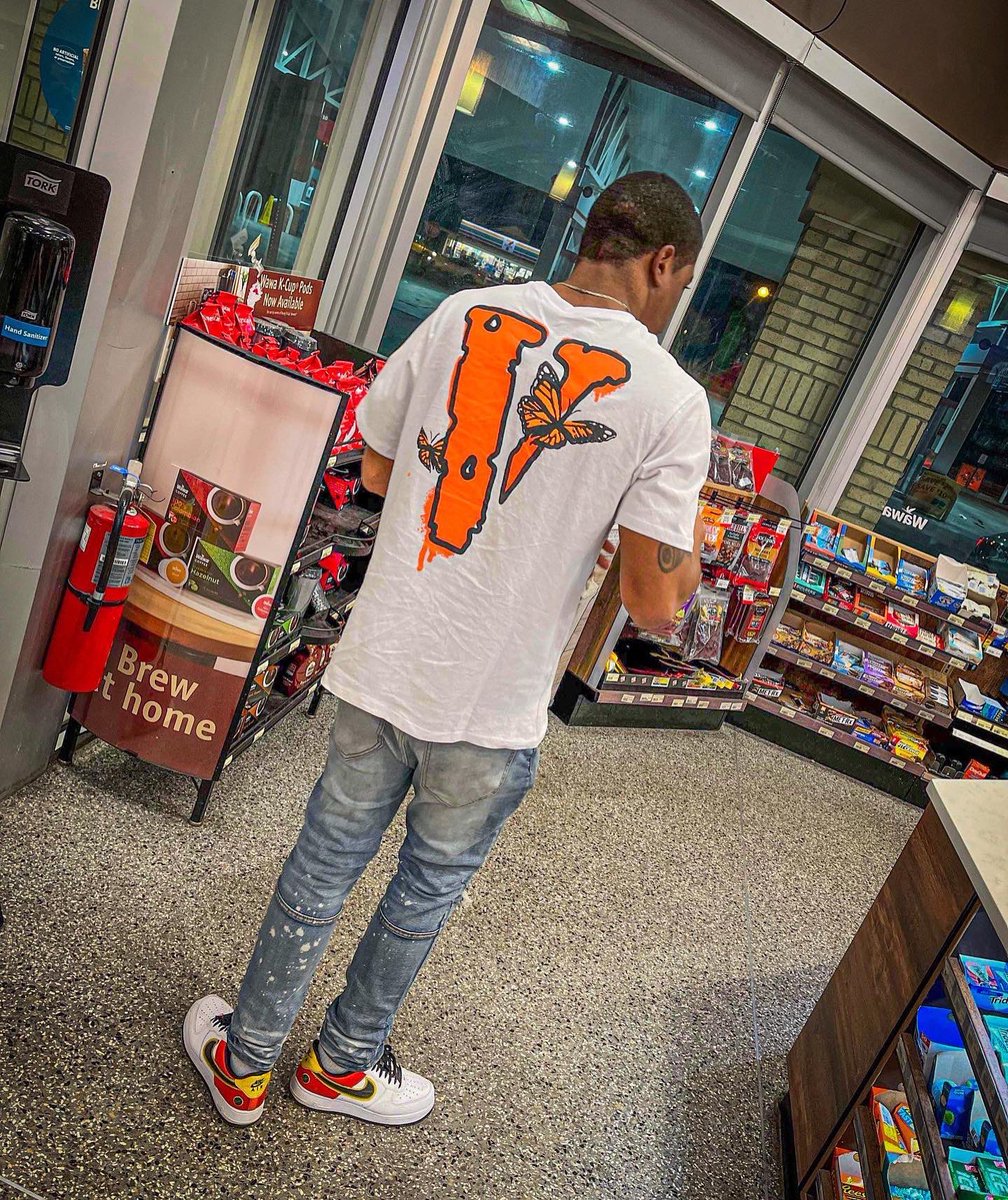 Flyboy4292's tweet photo. Back Into My Normal Mode… Walking In My Closet Putting That Vlone On ☄️💣🥶 #RubberbandOG https://t.co/TeBMqnc5A8