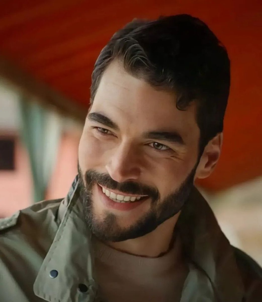 Актер акын акынозю. Акын акынезю 2024. Акын. Акын акынзю турецкий актер. Акин акинозу турецкий.