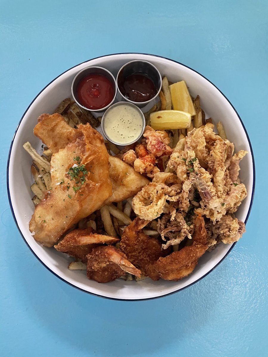 FRIED FISH , CALAMARI , LOBSTER &amp; SHRIMP, OH MY 

SUNDAY NIGHT SPECIAL : The Captains platter is back ! ONLY FOR SUNDAY DINNER (STARTS <a href="/4pm/">4pm</a>)