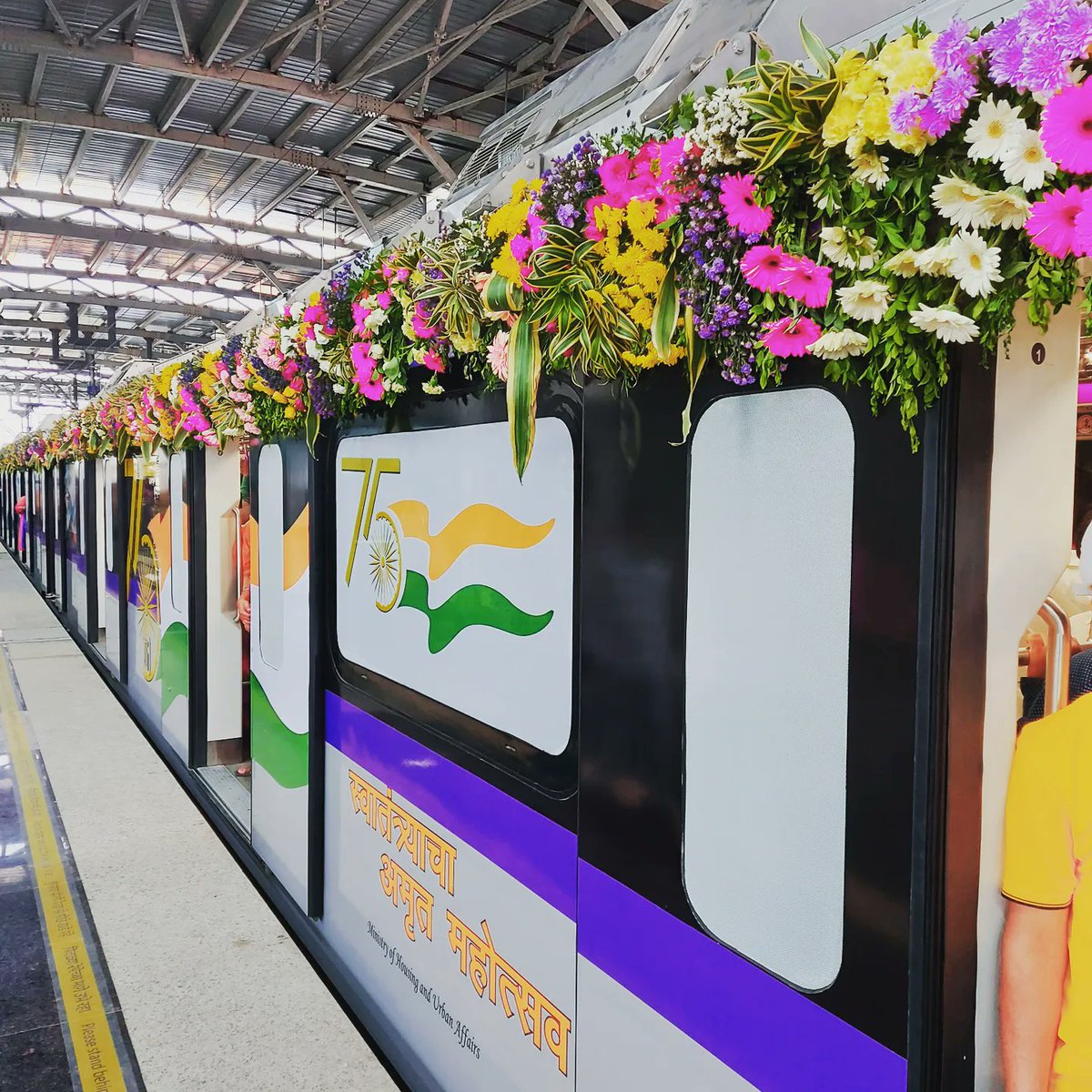 RanadeAmol's tweet photo. Royal "PUNE METRO" inaugurated by dear beloved Pradhan Sevak PM Shri. @narendramodi ji.. 🎉💐🚉🇮🇳
@metrorailpune @DEVESHS67071822 @aparanjape @mohol_murlidhar #FirstRideInMetro #PuneMetroRailProject https://t.co/Rf4Jmq3irE