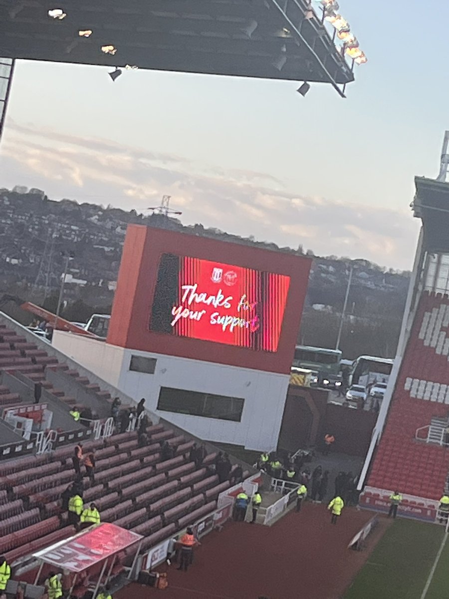 MichaelTwigg9's tweet photo. Funniest photo I took yesterday, stoke thanking they’re fans for the support 😂😂 what support 😂😂 https://t.co/qdsFi2XDES