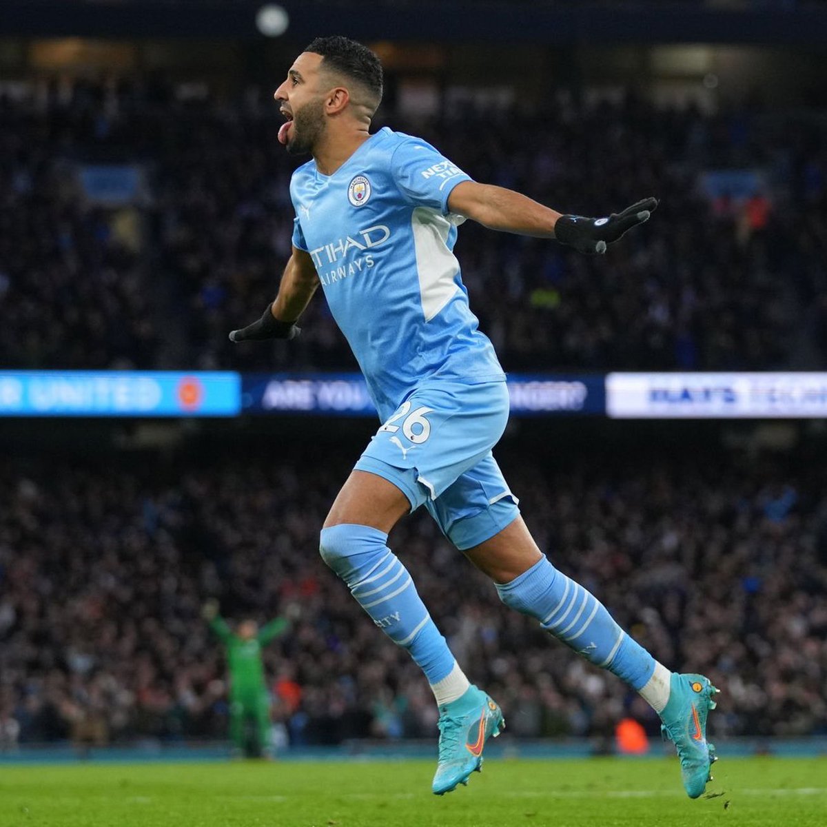 ActuFoot_'s tweet photo. Riyad Mahrez cette saison avec Manchester City :

⚽️ 21 buts     🎯 7 passes d.

⏱ Décisif toutes les 76 minutes.

🇩🇿🔥🥵 https://t.co/2eiCjAd3be