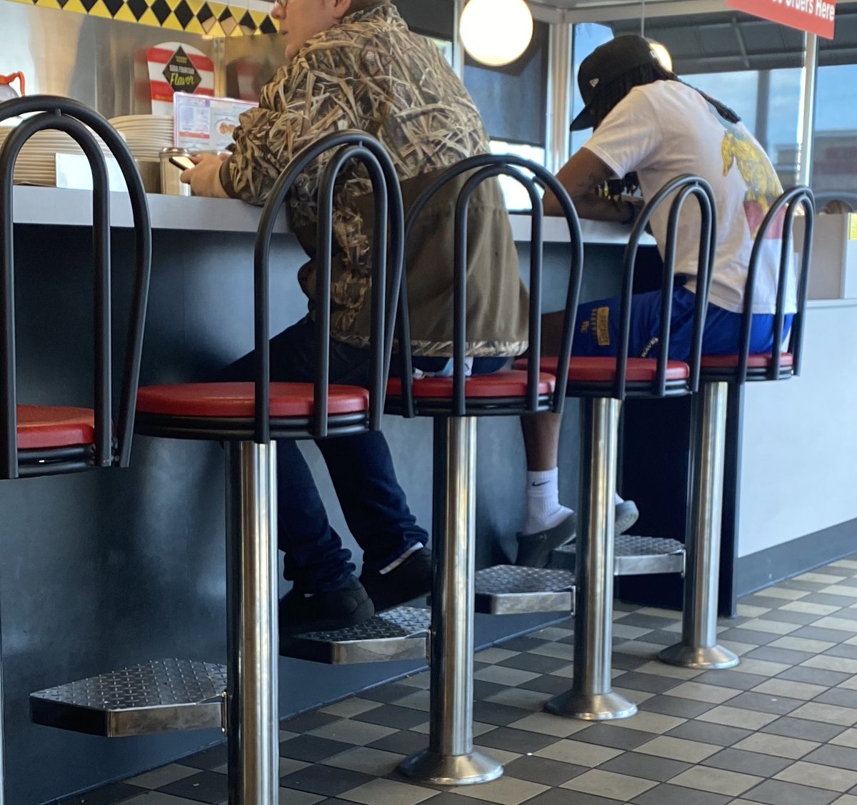 JamSPress's tweet image. Ppl that wear this hunting print 😒 ion trust #downsouf