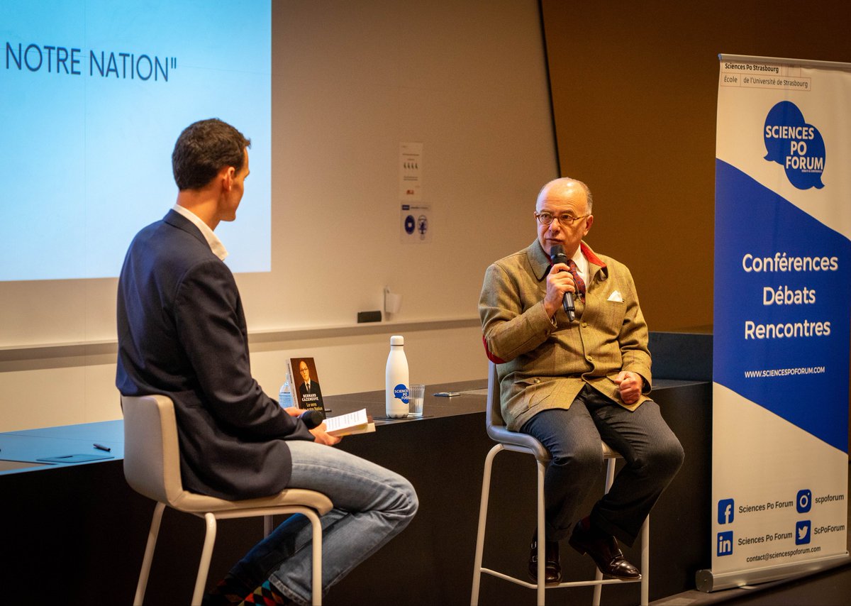 ScPoForum's tweet image. Avec nos amis de la @librairiekleber, nous avons eu l'immense honneur de recevoir et d'échanger avec Monsieur le Premier Ministre @BCazeneuve suite à la parution aux @EditionsStock de son dernier ouvrage, "Le sens de notre Nation".