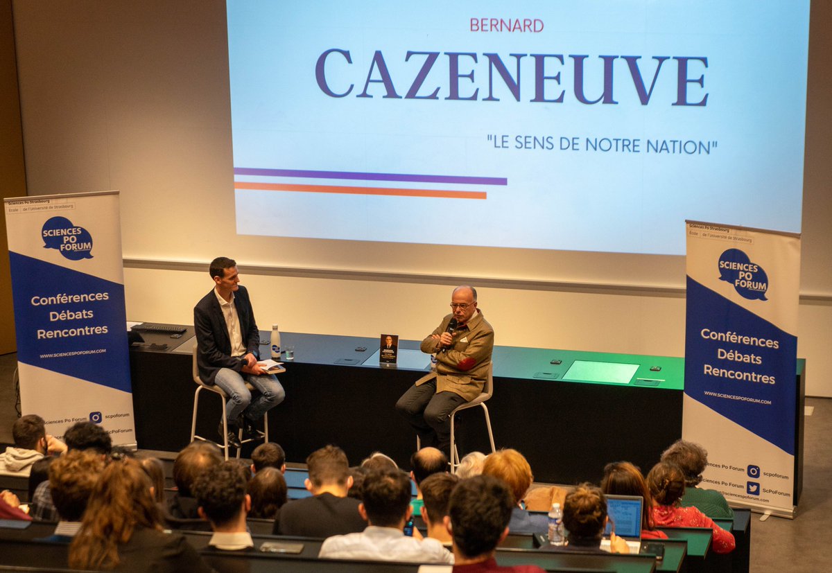 ScPoForum's tweet image. Avec nos amis de la @librairiekleber, nous avons eu l'immense honneur de recevoir et d'échanger avec Monsieur le Premier Ministre @BCazeneuve suite à la parution aux @EditionsStock de son dernier ouvrage, "Le sens de notre Nation".