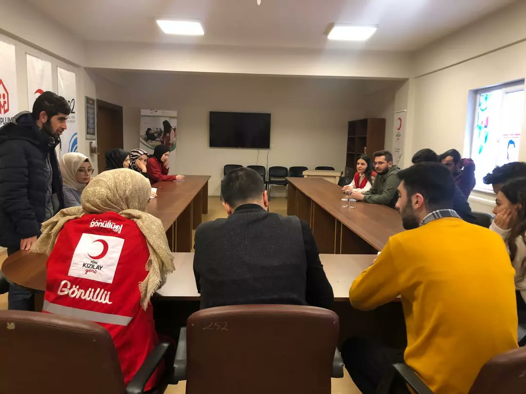 Genç Kızılay Van ve yönetim ekibimizle birlikte toplantı düzenlendi ,etkinlik takvimi oluşturuldu. 
#sensizolmaz
#iyigeleceksin