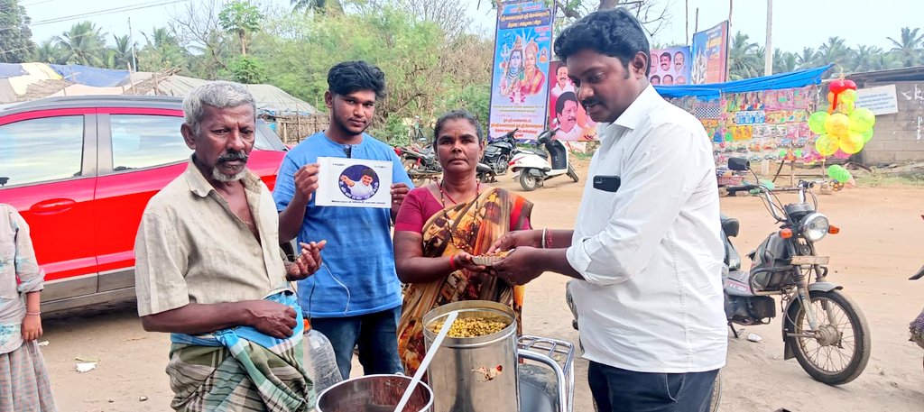 TVK_Thanjai's tweet photo. தளபதி @actorvijay அண்ணா ஆணைக்கிணங்க., மக்கள் இயக்க பொதுச்செயலாளர் @BussyAnand அவர்களின் வழிகாட்டுதலில் முதியோர்களுக்கு ஊட்டச்சத்து தானியங்கள் பேராவூரணி தொகுதி ஒன்றிய தலைமை சார்பில் வழங்கப்பட்டது.
#ThalapathyVijay #VijayMakkalIyakkam #VMI #Beast https://t.co/xMYucdvhtY