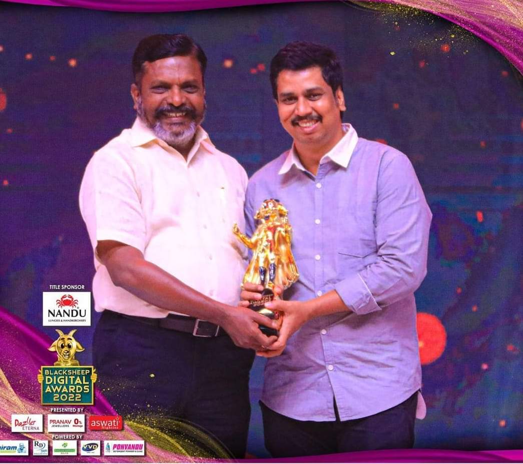 sarovck_off's tweet photo. தற்போது  #BlackSheep விருதுகள் வழங்கும் விழாவில்  #ஜெய்பீம் திரைப்படத்துக்கு விருது வழங்கினார்...தலைவர் #எழுச்சித்தமிழர் அவர்கள்... https://t.co/MeHQYuSMIz