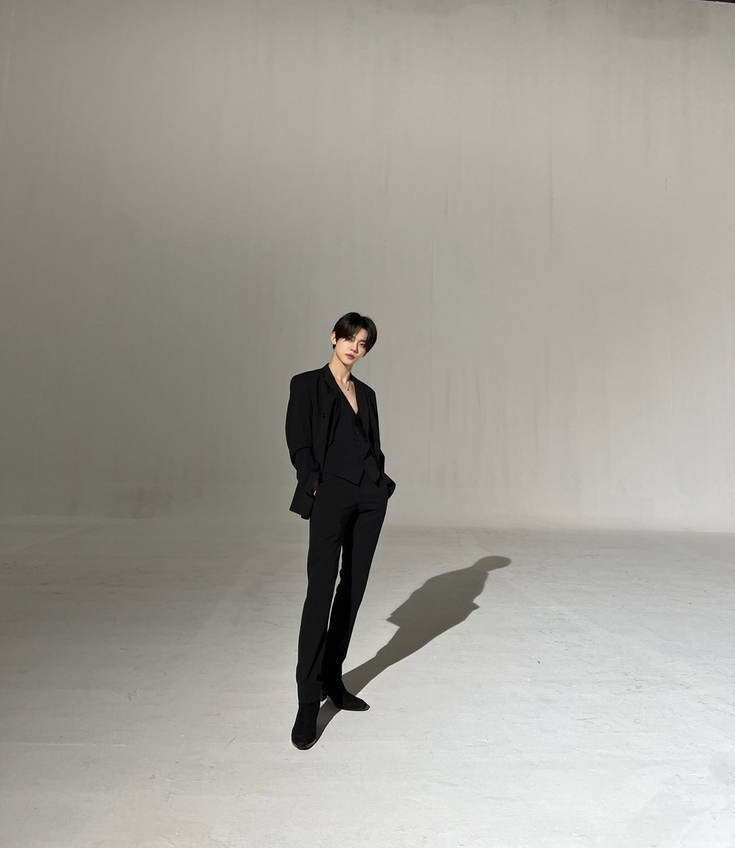 Yeonjuzne's tweet photo. Okay first of all, Black never go wrong. https://t.co/YEPsYlsYBg