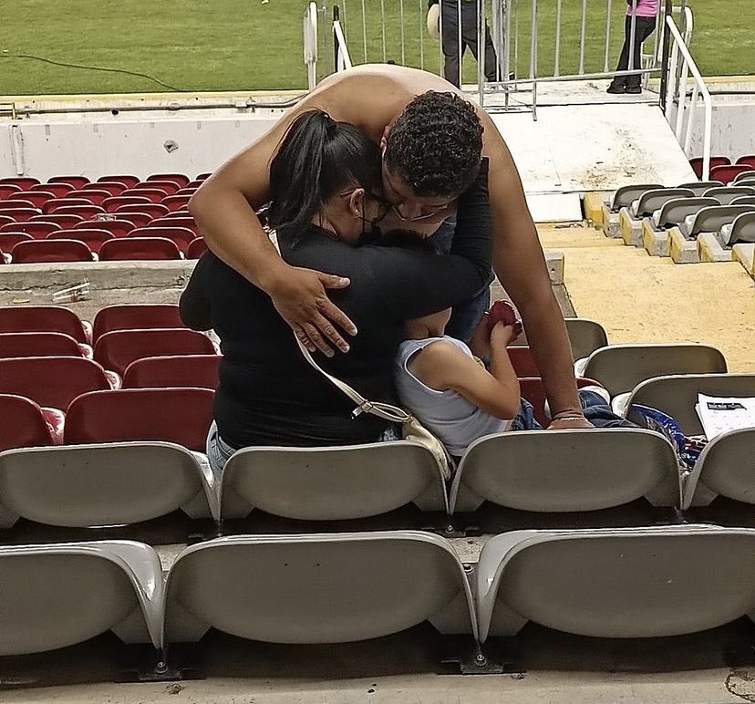 Quitar una vida en México significa tan poco porque la impunidad es cotidiana.
En México se mata, porque en México los delincuentes viven sin consecuencias, vivimos en un estado de derecho inexistente.

#LutoNacional #17Muertos #Queretaro #Atlas #futbol #LigaBBVAMX