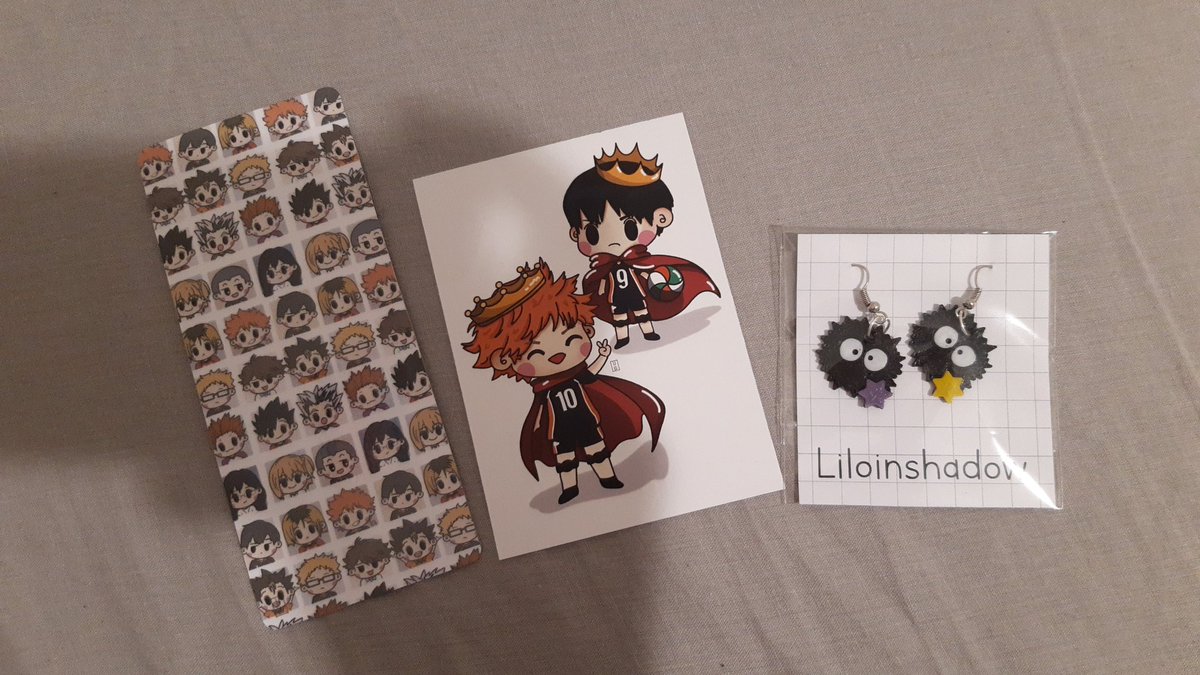 yoongsackerman's tweet photo. marcapáginas, print y pendientitos de mi niña @liloinshadow 🌸💖 https://t.co/QWl2kQOkLu