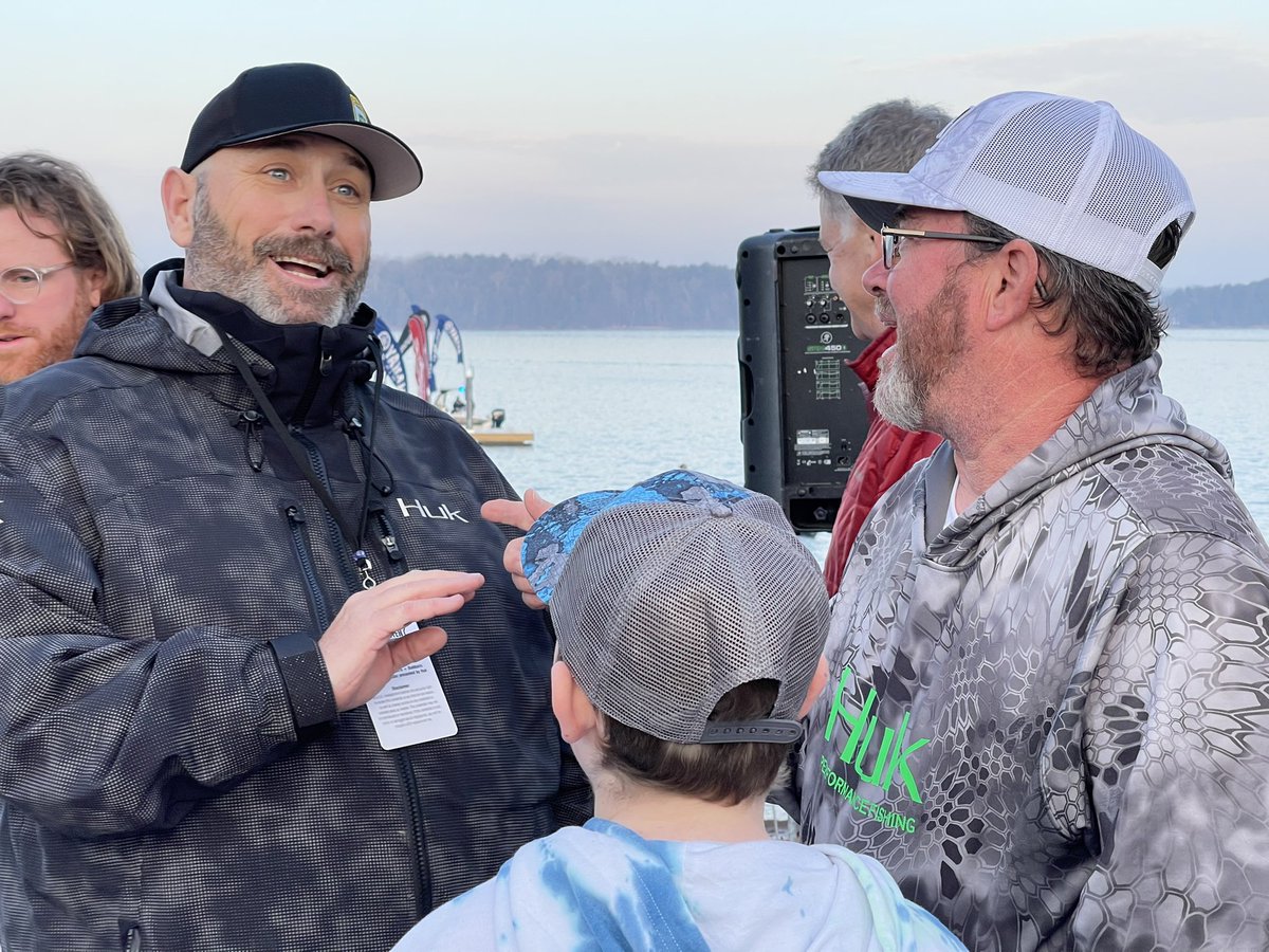FishHardDave's tweet photo. @DaveMercer chatting it up with the fans after the Championship Sunday blast-off! #EliteEmcee #BigBassBigStageBigDreams #BassmasterClassic https://t.co/euaZ5Rns6W