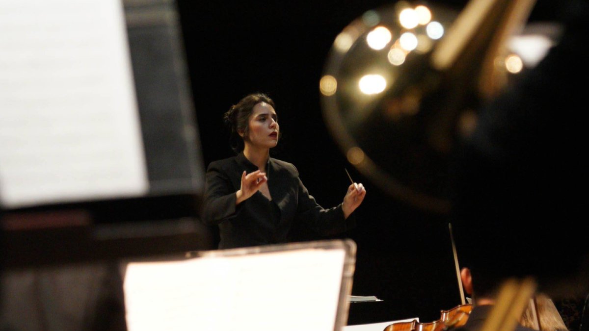 La Directora

Con la maestra Natalia Salinas. Hablamos de mujeres directoras: ¿para cuándo en Berlín o Viena? De su carrera. De su debut en el <a href="/TeatroSolis/">Teatro Solís</a> De Ravel. Y hasta le sacamos alguna frase acerca de la cancelación de Gergiev.

<a href="/nat_salinas/">Natalia Salinas</a> 

enperspectiva.uy/en-perspectiva…