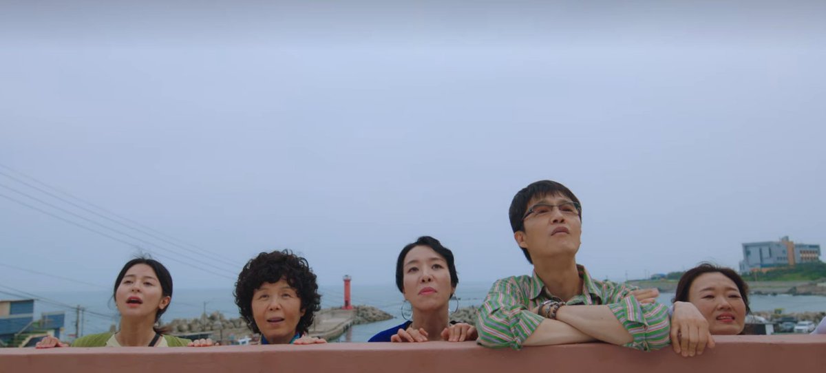 _Asiancinema_'s tweet photo. Hometown Cha-Cha-Cha is one of these Korean dramas that gently screams the word 'comfort'.
Beautifully written, directed and portrayed, the series takes us to a dreamy seaside where everyone knows and takes care of everyone. https://t.co/5SU3hNvP67