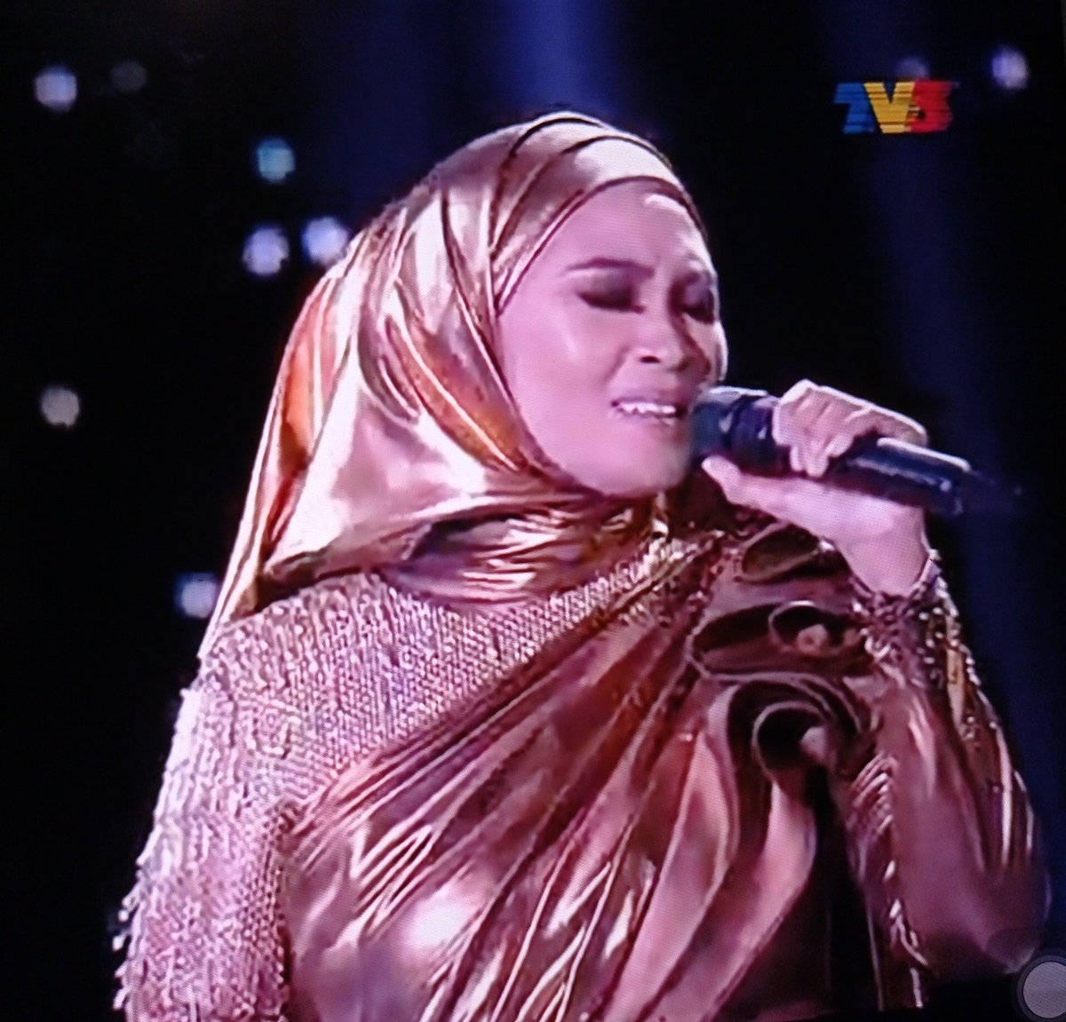 nafeejayy's tweet photo. ANGKARA ❤️

Anything?
Just .

#AJL36 
#cantikbersamaNOIR https://t.co/IZYgzPULV2