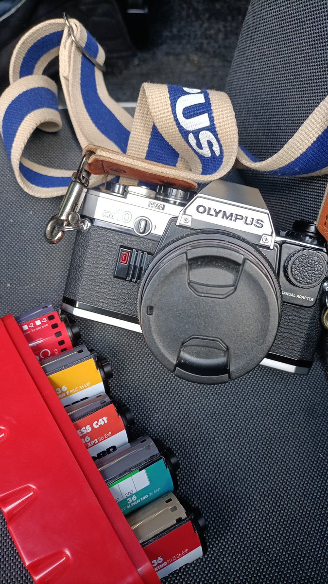 Shelby2003's tweet photo. Not the Sunday I was hoping for. Blown a tyre hitting a pothole and waiting on recovery. On the plus side as they said it will be around 2 hours, I've been for a wander and shoot a roll of #ilfordFP4. 
What to load next?? https://t.co/l9JKDgYshj