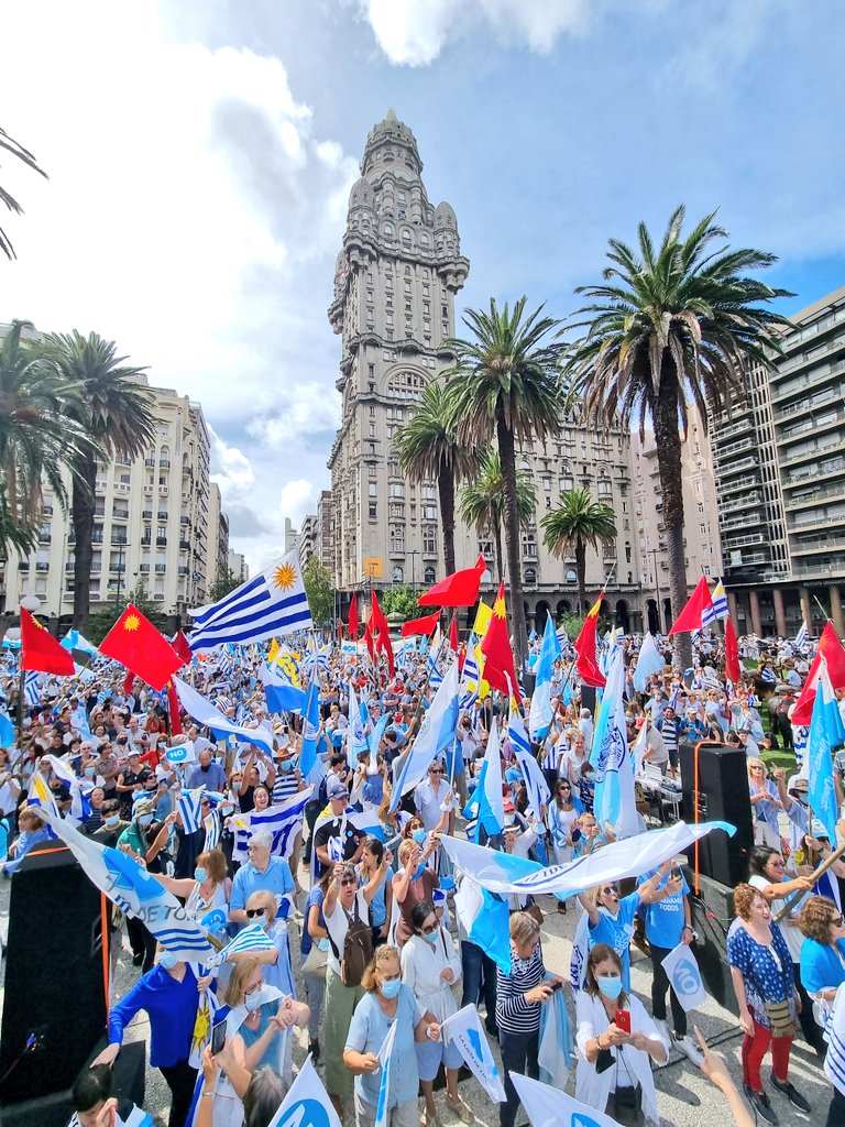 AltaFachaUy's tweet photo. Hermoso. Alentador. #YoApoyoAlGobierno
#VotaNOderogar
#LaLucNoSeToca
#VotoNo
#ConLaCelesteGanamosTodos
#6M #6marzo https://t.co/ukIh7B1EZA