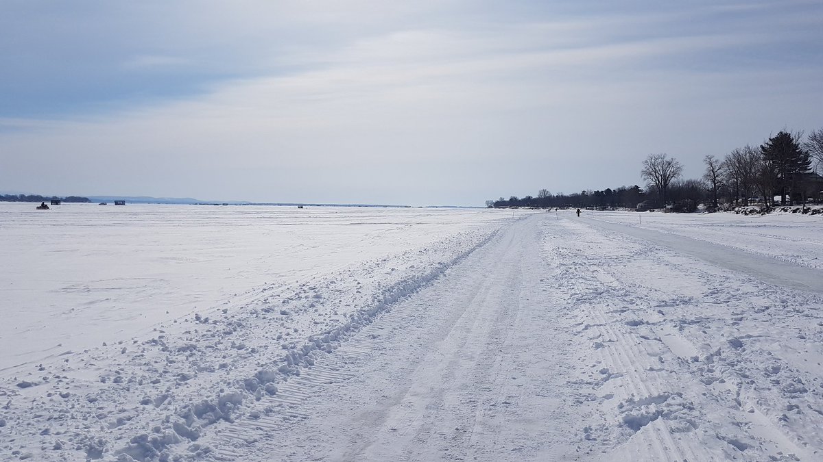 SheyaChan's tweet photo. Went on a walk on #LacChamplain yesterday. ❄ And we finished the day with homemade sushis ! 🍣 https://t.co/gAKF4zkg6o
