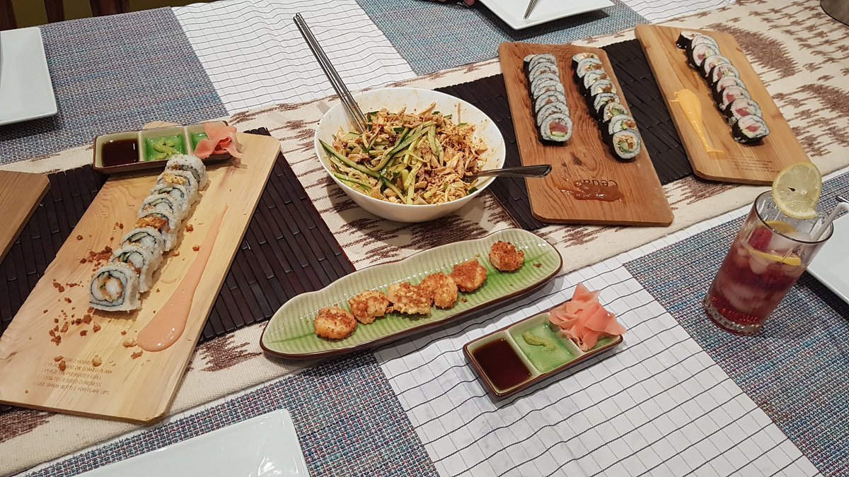 SheyaChan's tweet photo. Went on a walk on #LacChamplain yesterday. ❄ And we finished the day with homemade sushis ! 🍣 https://t.co/gAKF4zkg6o