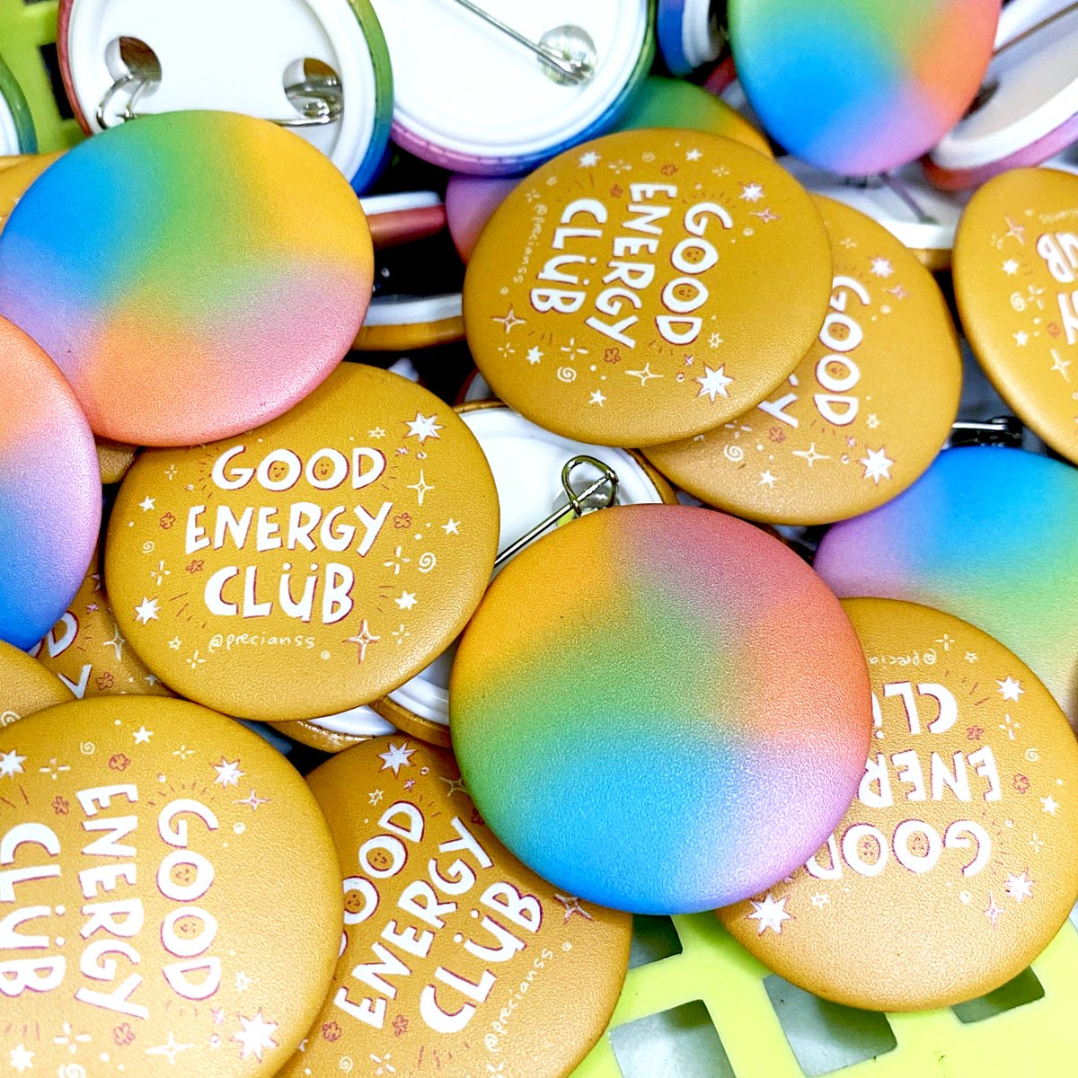 amojinprints's tweet photo. ✨Customizion available in Various sizes and shapes:
- 1 inch
- 1.25 inch
- 1.75 inch
- 2.25 inch 
- Heart Shape
- Square Shape

Available in Vaious laminations:
- Matte
-Satin
-Glossy 
-Glitter
-Holographic (Broken Glass / Star)

#buttonpins #canbadge #badge #heart #square https://t.co/I3B6EjWWU1