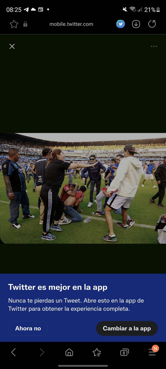 ramirogdl's tweet photo. @pauvc73 @Markjrz9 @Club_Queretaro Pues si tiene el radio en la mano https://t.co/YCAZmRLZKJ