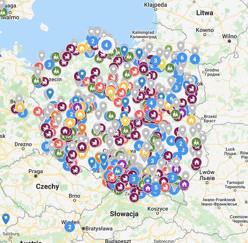 PawelPopek's tweet photo. This is a map with all the apartments / houses / rooms that Poles are offering to our #Ukrainian sisters and brothers! 

Link to the map: https://t.co/8nWxNRuqFq

Please shared it. https://t.co/JJeegJQOoJ