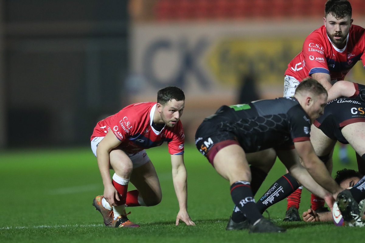 Late change; Ifan Beynon-Thomas comes in at 9 with Jay Weaver on the bench. 

#ymlaen