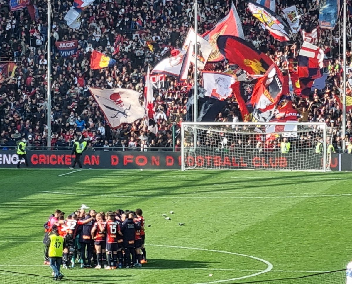 enrica_corti's tweet photo. Fine partita
Mille pensieri
Imprecazioni
Amarezza
Ma un solo coro...
Serie aaaa
o serie bbbbb
u grifun l’è sempre qui
è la squadra du mae cue
forza zena rosso e bloe!
GEEEEEEEENOA
GEEEEEEEEENOA!
❤💙 https://t.co/AYeVNPGI5S