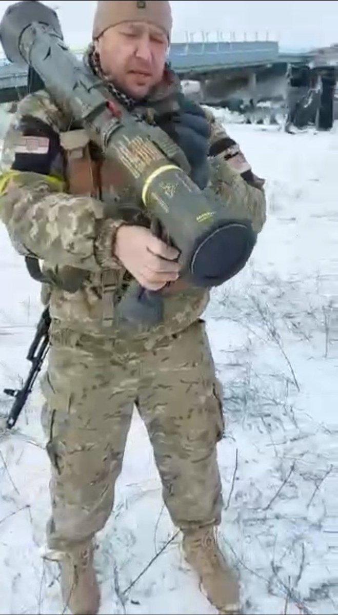 PolymarketIntel's tweet photo. #Ukraine: Western weapons continue to flow into Ukraine - for the first time a Ukrainian serviceman was seen with the Swedish "Pansarskott m/86" (AT4-CS) anti-tank launcher.

It was previously reported that Sweden would supply 5,000 AT4 to Ukraine. https://t.co/1PNgPA5fzy