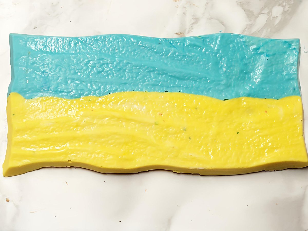 tim4chocolates's tweet photo. STAND FOR UKRAINE 🇺🇦!
Support all people from Ukraine no matter race or gender! Everyone deserves freedom and to be safe!

#timeforchocolate #IStandWithUkraine #freedom #NoWar #PeaceNotWar https://t.co/NHK4FVVfKy