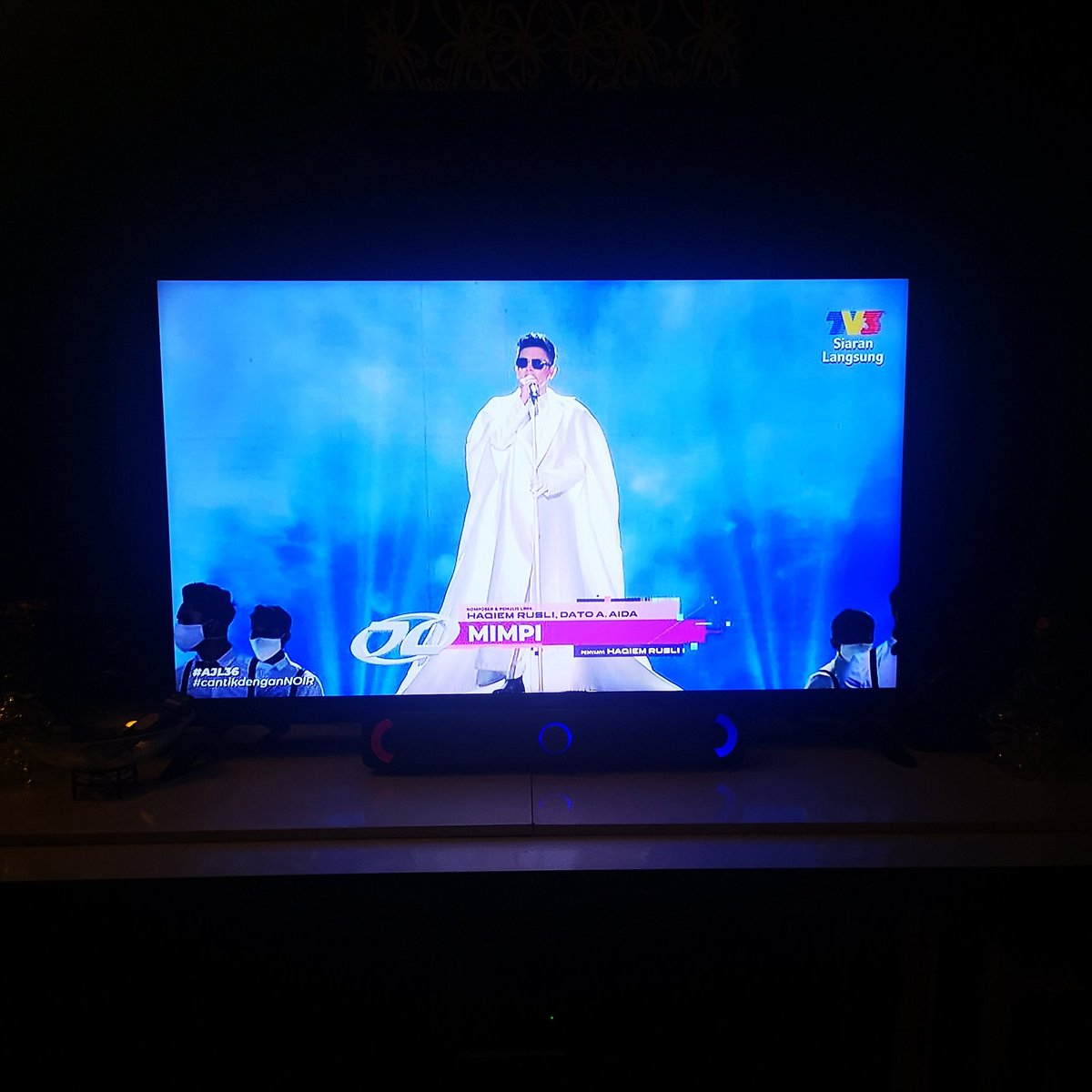 LastCallWan's tweet photo. Inspired by Aina Abdul #SFMM36 kan, hakim kan?! Ngaku cepat! Lol! #AJL36 https://t.co/kIyZHtJOh1
