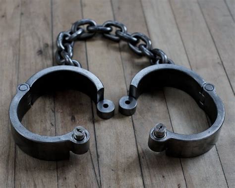 The Red Mask -- Chapter 13: Close Quarters
archiveofourown.org/works/36608881…

Raquel and Sergio are locked in the brig together.