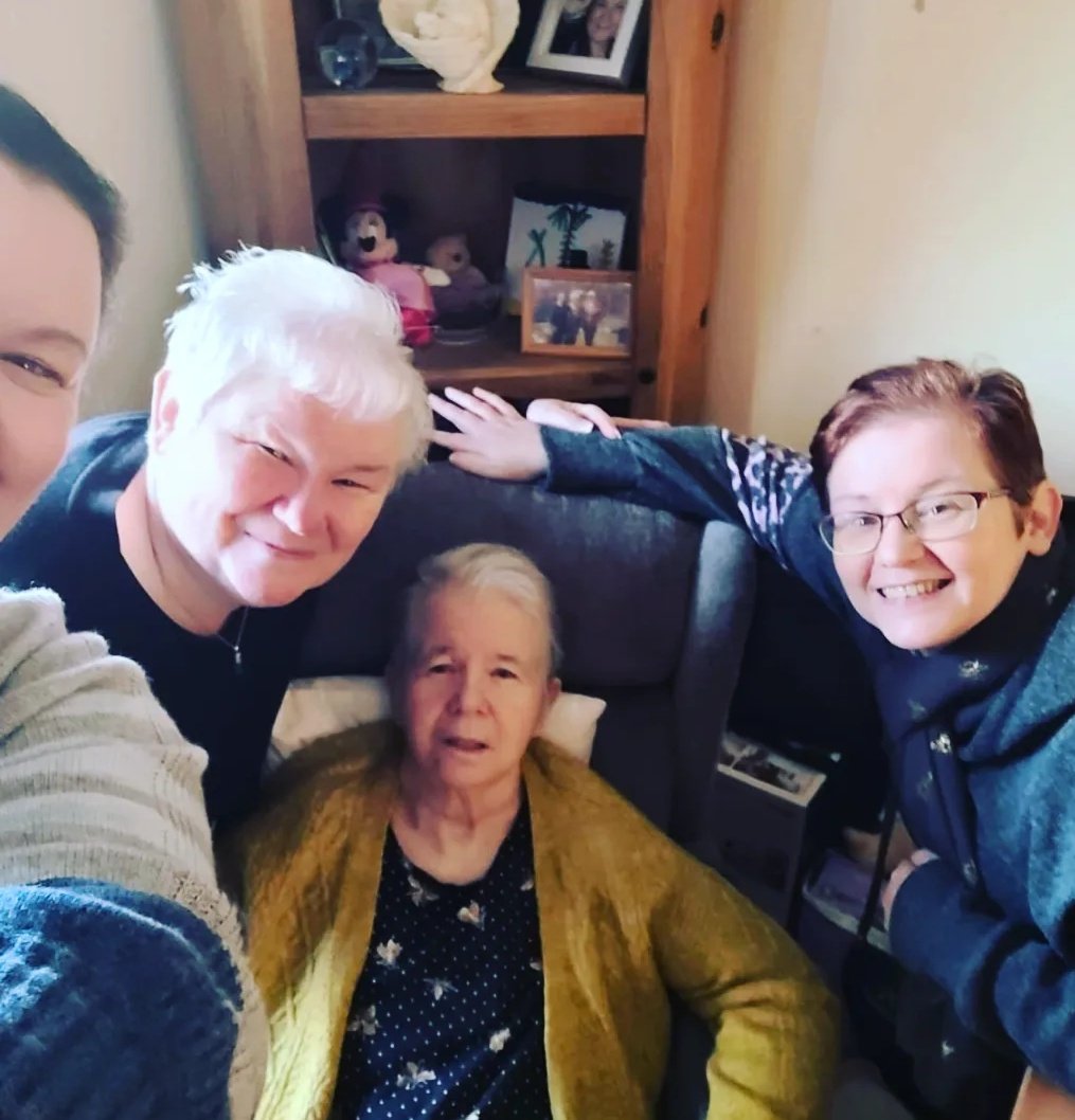 mellyp72's tweet photo. Lovely visit to see the mamma today. She was in fine form 😍 https://t.co/lJrP9mYPz0