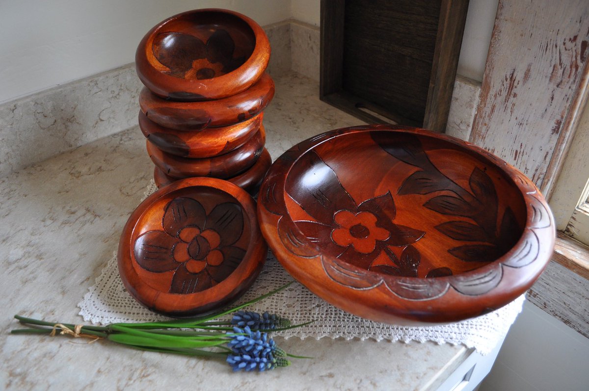 janntcoles1's tweet photo. Excited to share this item from my #etsy shop: Vintage Salad Set - 7 pc Carved Wood Made in Haiti #vintagesaladset #vintagewoodbowl #woodservingbowls #vintagecarvedbowls https://t.co/0C23yByATk https://t.co/xqbZIOAvS8