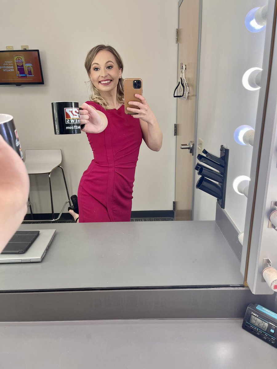 kaylamarie_tv's tweet photo. Hope you caught Sunday’s edition of #27Daybreak! So much news today and @ajukloABC27 forecasts us reaching 72 degrees! Cheers to that! 👏🏼☕️🤩 #weekendanchor #cheers #GoodMorningEveryone https://t.co/AQNxNyhcWJ