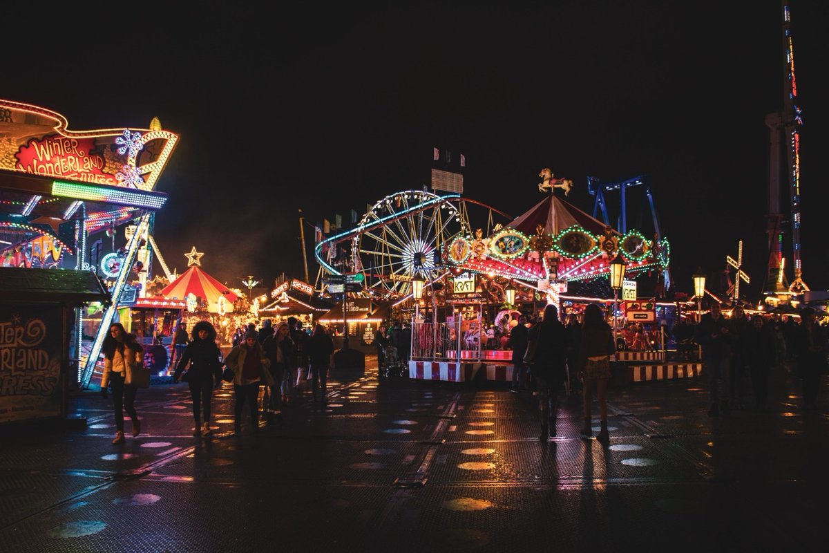 BoarFilm's tweet photo. Ethan Jones reviews Guillermo del Toro's new movie 'Nightmare Alley' in one of Boar Film's latest articles. Awarding the film four stars, Ethan praises its macabre vision of 1930s America.

https://t.co/ODjAvRFoQD

📸 Unsplash https://t.co/NAn9Aq6yWn
