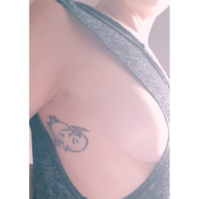Side boob Sunday! #sideboob 🍈🍈 https://t.co/9oCh33vr5q<a href="/tag/sideboob"class="tags">#sideboob</a>