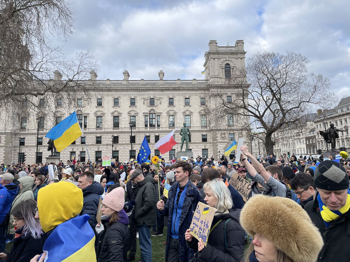 Parliament Square right now. Who’s here? Come find me & Lottie. Red coat, brown dog. 🐾 #UKStandsWithUkraine #StopPutinStopWar #StandWithUkraine #StopPutin @UkrainianLondon @TerriOnPolitics