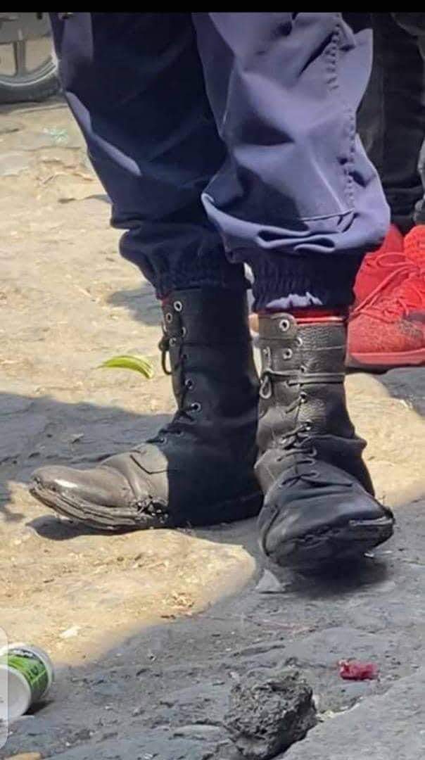 YvesBuya1's tweet photo. #RDC Lorsque je serai président, les policiers et militaires vont acheter les parcelles et voitures avec leur propre salaires et primes.

Félix Tshilombo Tshisekedi en 2018 en campagne électorale. (Photo). https://t.co/6dcorCcj2V