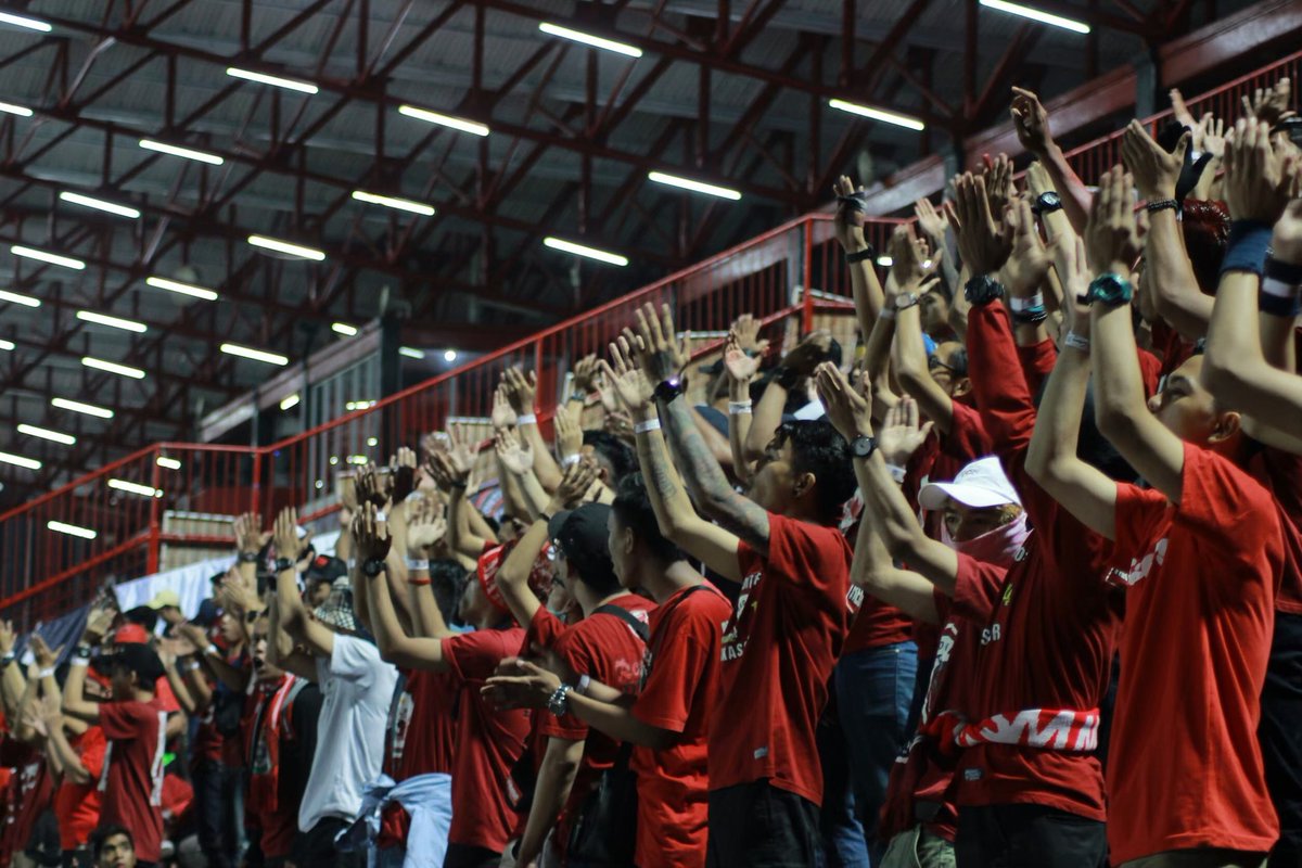 redgankdbugis's tweet photo. FOOTBALL WITHOUT FANS IS NOTHING  #ENJOYBALI #KASIHFULLSENYUM @PSM_Makassar https://t.co/MbVhb1CXS8