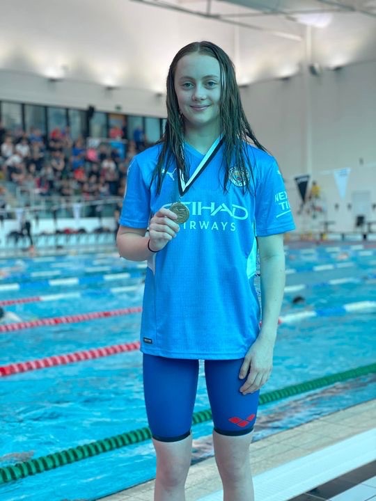 Oldhamaquatics's tweet photo. For one day only especially on derby day Ruby with gold in 50 free. @oclactive #oldhamaquatics #oldham #oneteamoneforce #traintowin #happycoach #swimfast https://t.co/A6NJXkBzV1
