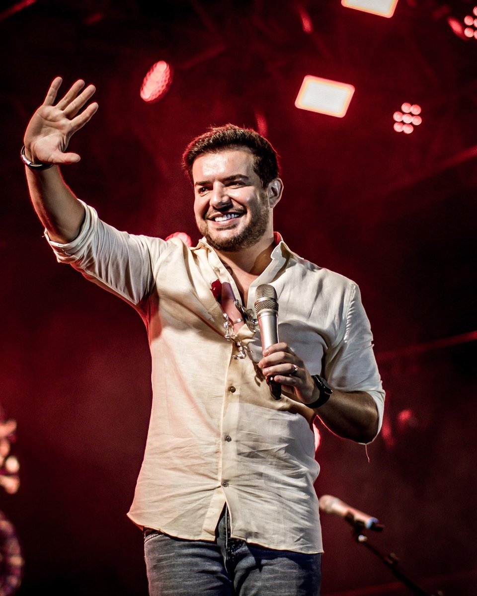 MarcoseBelutti's tweet photo. Como é bom sentir toda essa energia!
#MarcoseBelutti #Show #Expobel https://t.co/p1wufJJKcA