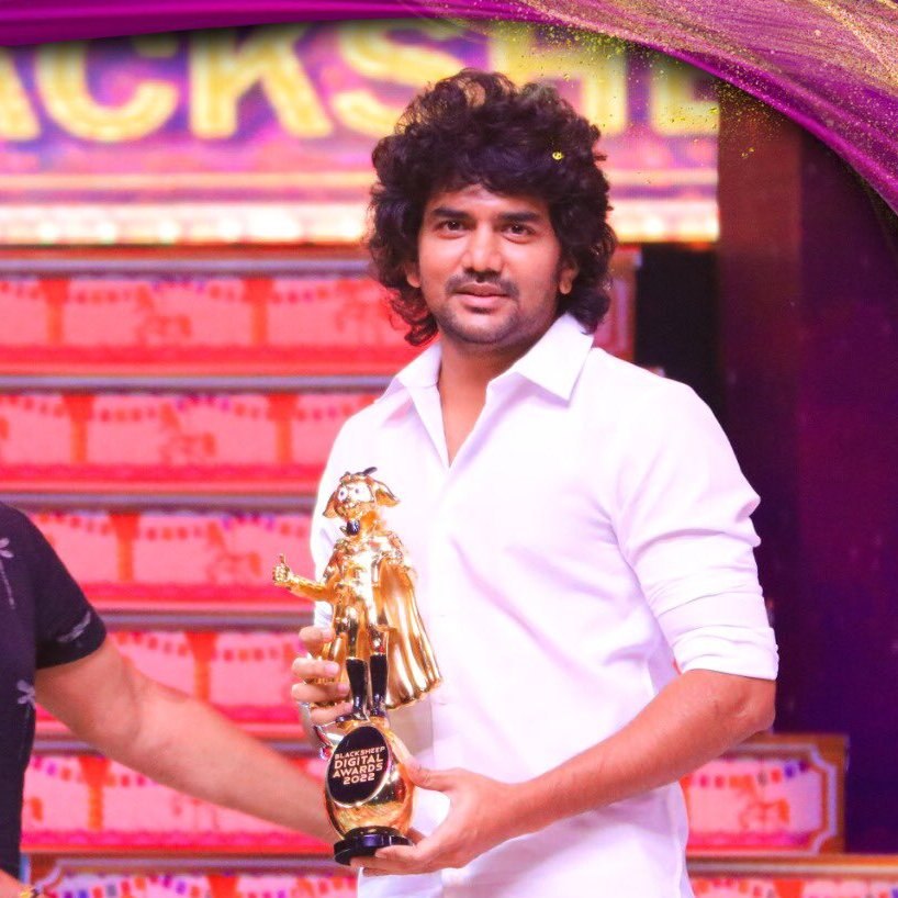 Kavinologist's tweet photo. #WeStandForKavin
⏬
#WeAdmireKavin
⏬
#KavinTimeToShine
⏬
#Lift - 1 M
⏬
1 Cdp trend&2 bday trends- each 1 M
To this 🥺❤
Emotional moment. Avan career avlothan nu sonapo, Ila da avan jeipan nu support panina namaku kedaicha gift 🥺
So proud of Him❤🔥
@Kavin_m_0431
#Kavin https://t.co/IqsOzlZAsn