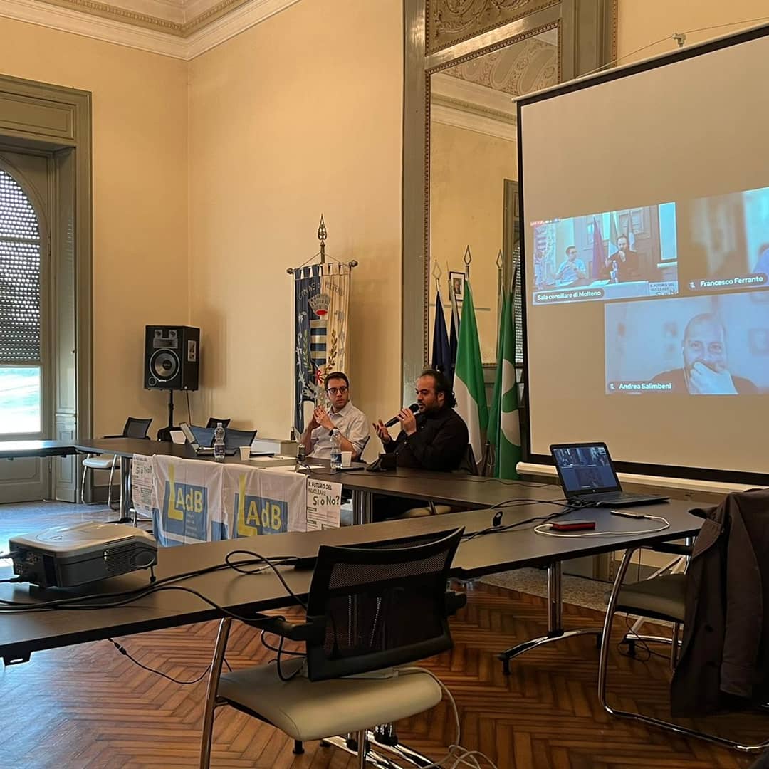 asino_buridano's tweet photo. "Conoscere per deliberare" scriveva Einaudi. Questa la filosofia del dibattito di ieri sul #nucleare: più di due ore di confronto tra argomentazioni opposte, alcune più scientifiche e basate sui numeri, altre decisamente più politiche e fondate sull'emotività. #LAdB https://t.co/eGnANO7Xlv