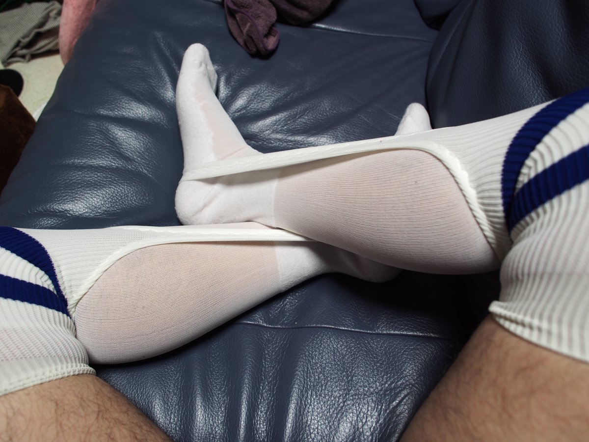 longwhitesocks's tweet photo. @98JdCmZBs2Sc1DU アンストやスポハイ、良いですよね！膝上まで伸ばすとめちゃくちゃ気持ち良くなってしまいます☺️でももうスポハイもこういう薄手アンストも絶滅危惧種になってしまいました。。 https://t.co/tghiKITJc5