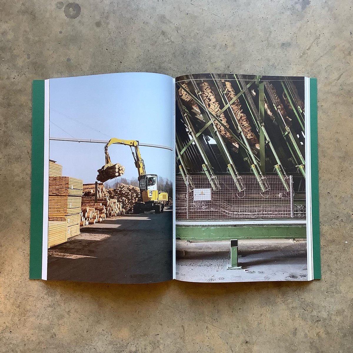 ArchipelLib's tweet photo. [CONSTRUCTION BOIS]

L’usage du #bois dans le #bâti et les questions qu’il soulève montrent que l’#architecture est à la croisée des chemins entre les #débats critiques et les nouveaux #procédés #industriels de #construction. https://t.co/GAIN4upt3N