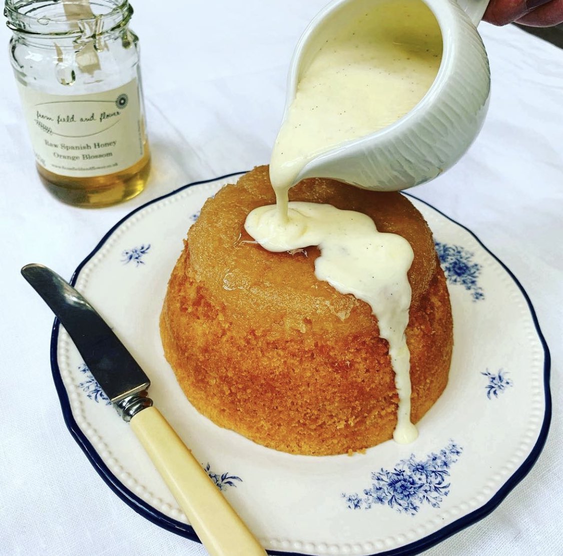 Hayden1974's tweet photo. Sundays are all about homemade desserts, like this delicious traditional steamed lemon &amp; orange blossom honey sponge pudding, and real custard... Find the recipe on the @boroughmarket webpage &amp; treat yourself to a tasty pud 👨‍🍳👍 🐝🍯
@FromFieldFlower 
-
https://t.co/gmDbTAIMVT https://t.co/kCfoKYn1sX