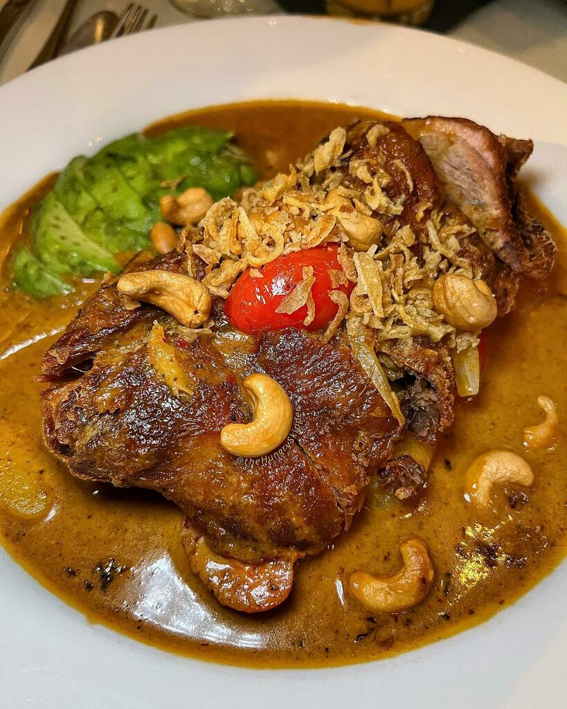 dontpanix's tweet photo. Thai Basil VT's signature half crispy duck with massaman curry, a mild and sweet coconut milk cashew nut curry with potato, onion and cherry tomato.

Thai Basil in Manchester, VT is a great place for lunch or dinner when you're in the area to shop at the… https://t.co/VkC7VmetcS https://t.co/2ltQajxkqr