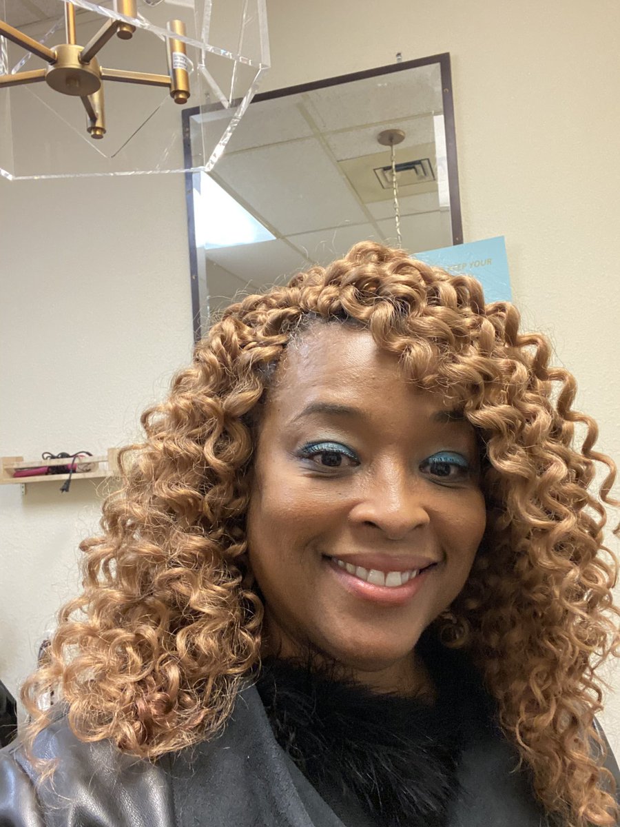 MBenitasager3's tweet photo. Happy birthday to me today!  Not bad for 56.  😍💕❤️🎉♥️🎂🎂🙏🎈 https://t.co/XwnYQH10Jd